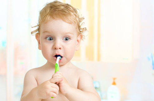 Enfants : comment leur apprendre à se brosser les dents ?