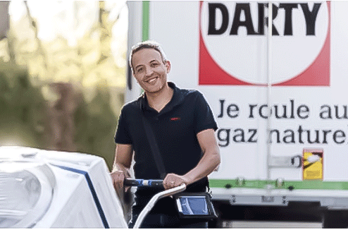 Avec Darty, la livraison et l'installation de vos appareil, c'est simple ! Un livreur Darty