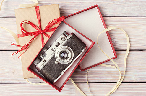 Un appareil photo pour Noël ? Un appareil photo dans une boite cadeau