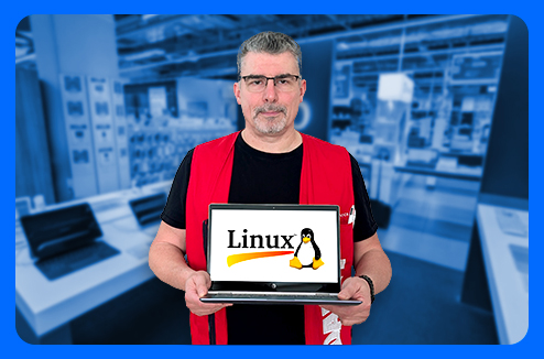 Un vendeur Darty tient dans ses mains un PC portable affichant le logo de Linux